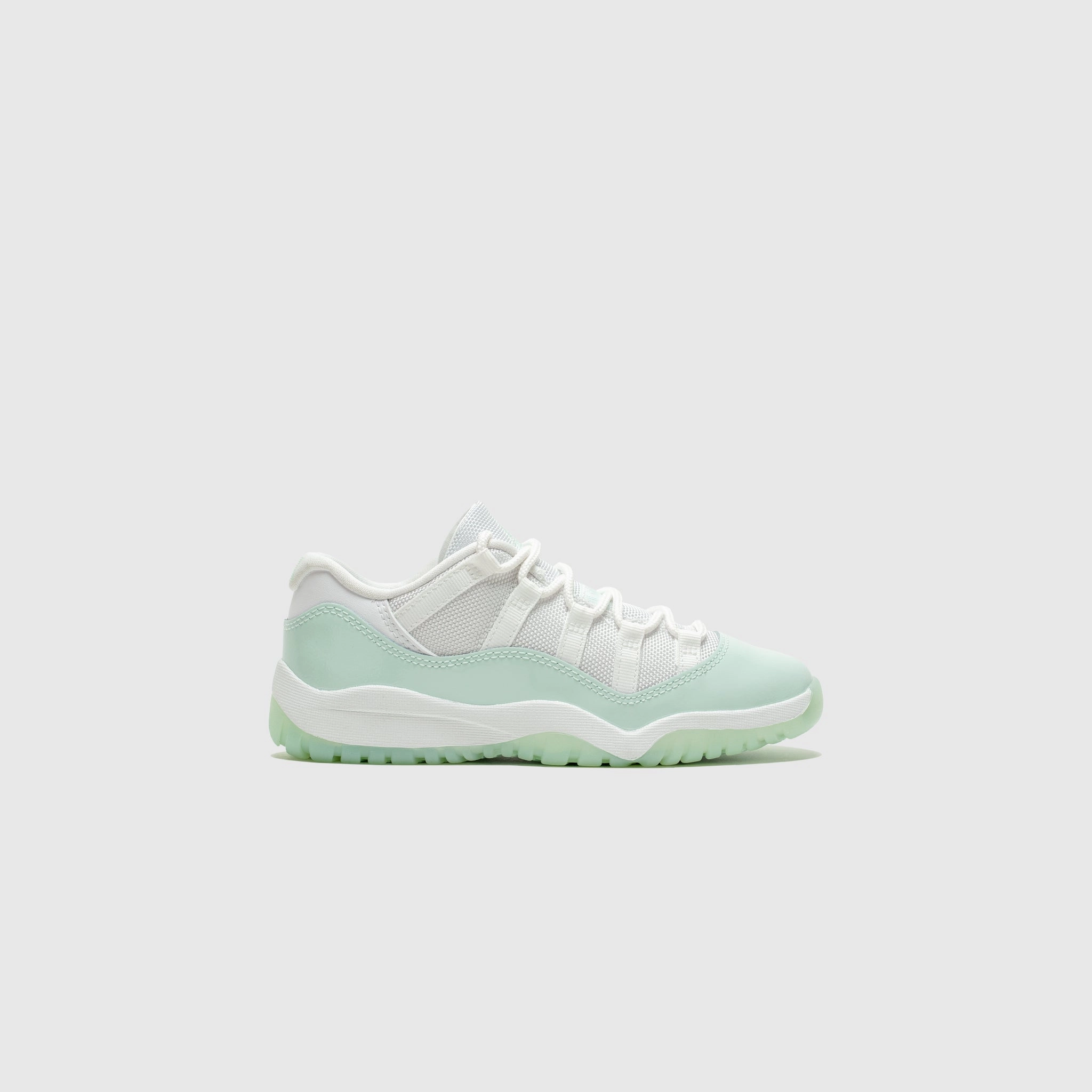 AIR JORDAN 11 RETRO LOW (PS) "IGLOO"