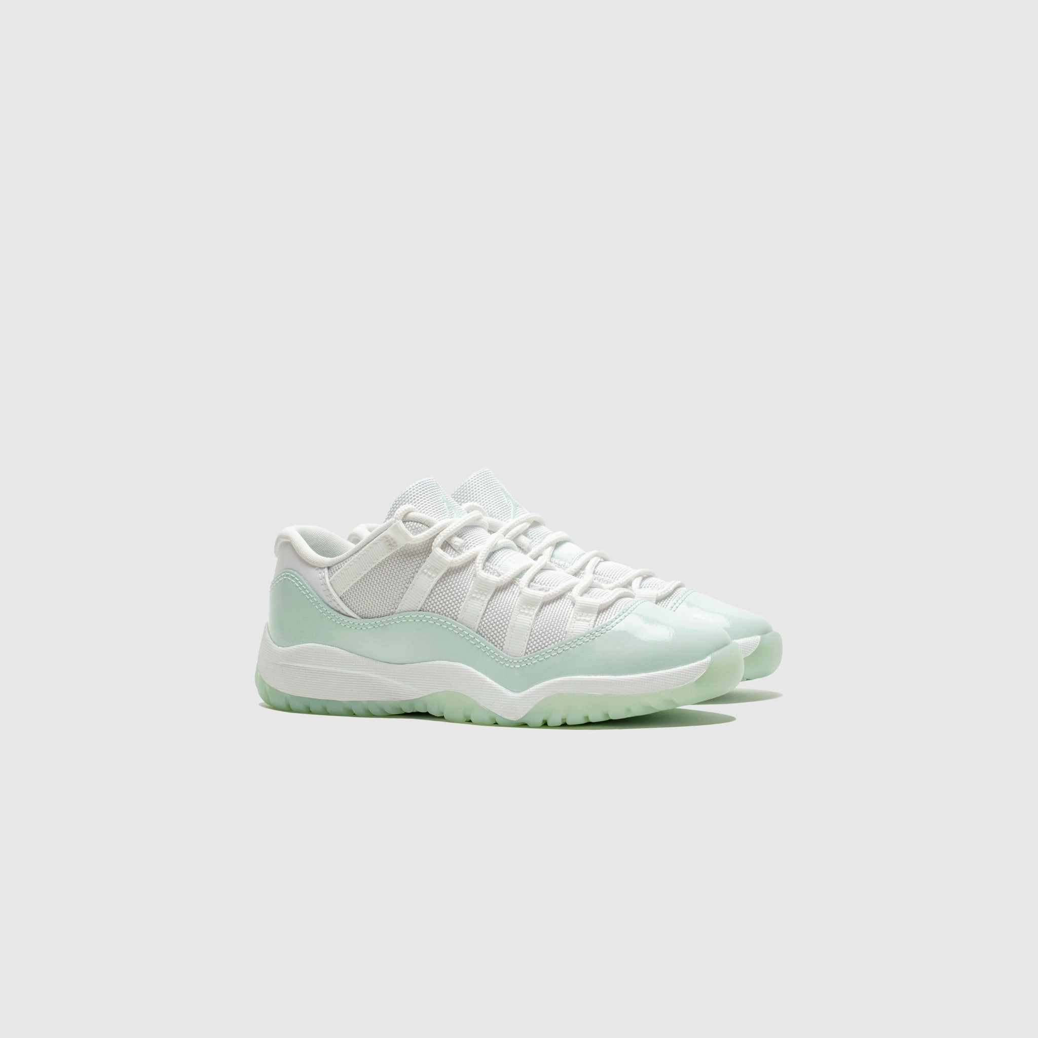 AIR JORDAN 11 RETRO LOW (PS) "IGLOO"