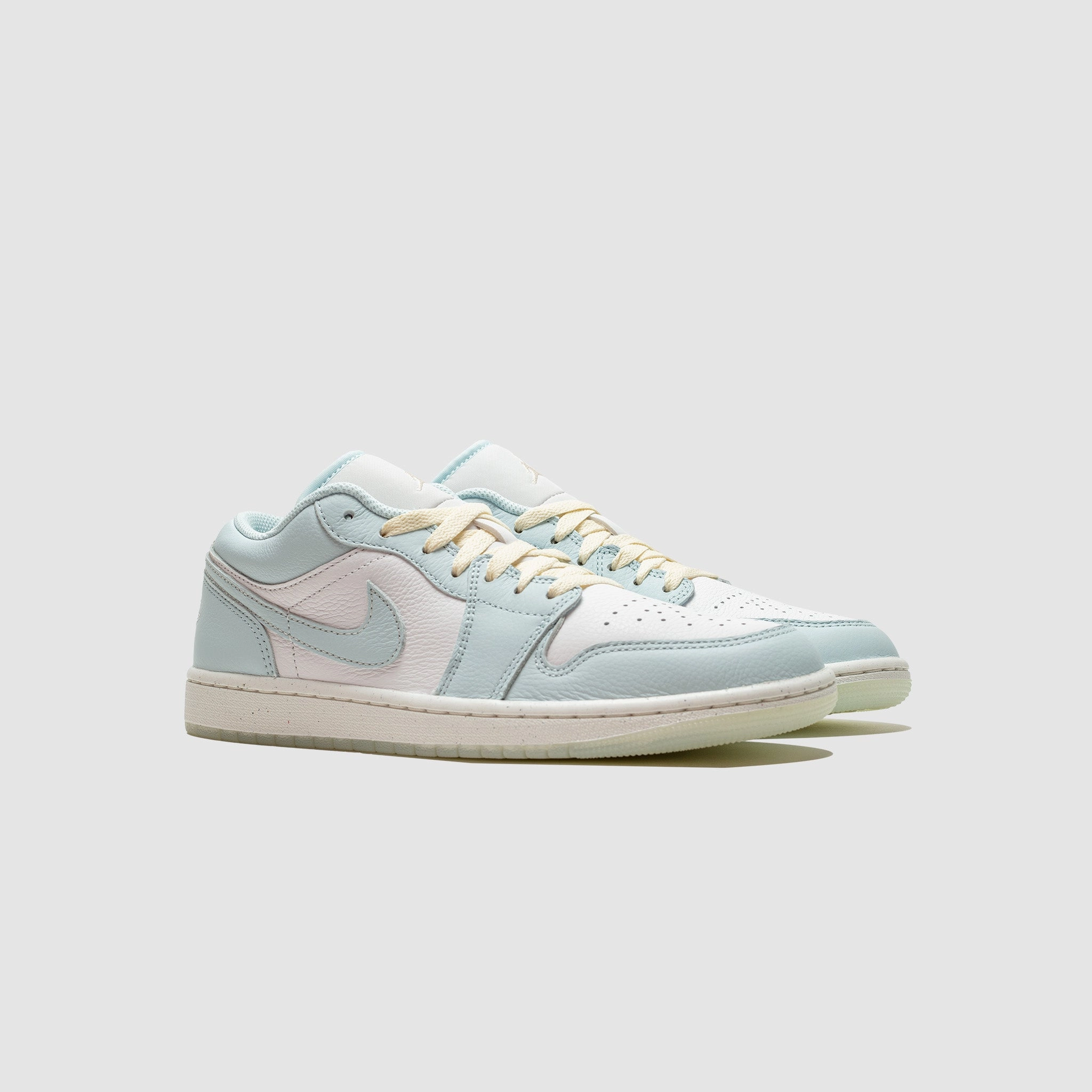 AIR JORDAN 1 LOW SE "GLACIER BLUE"