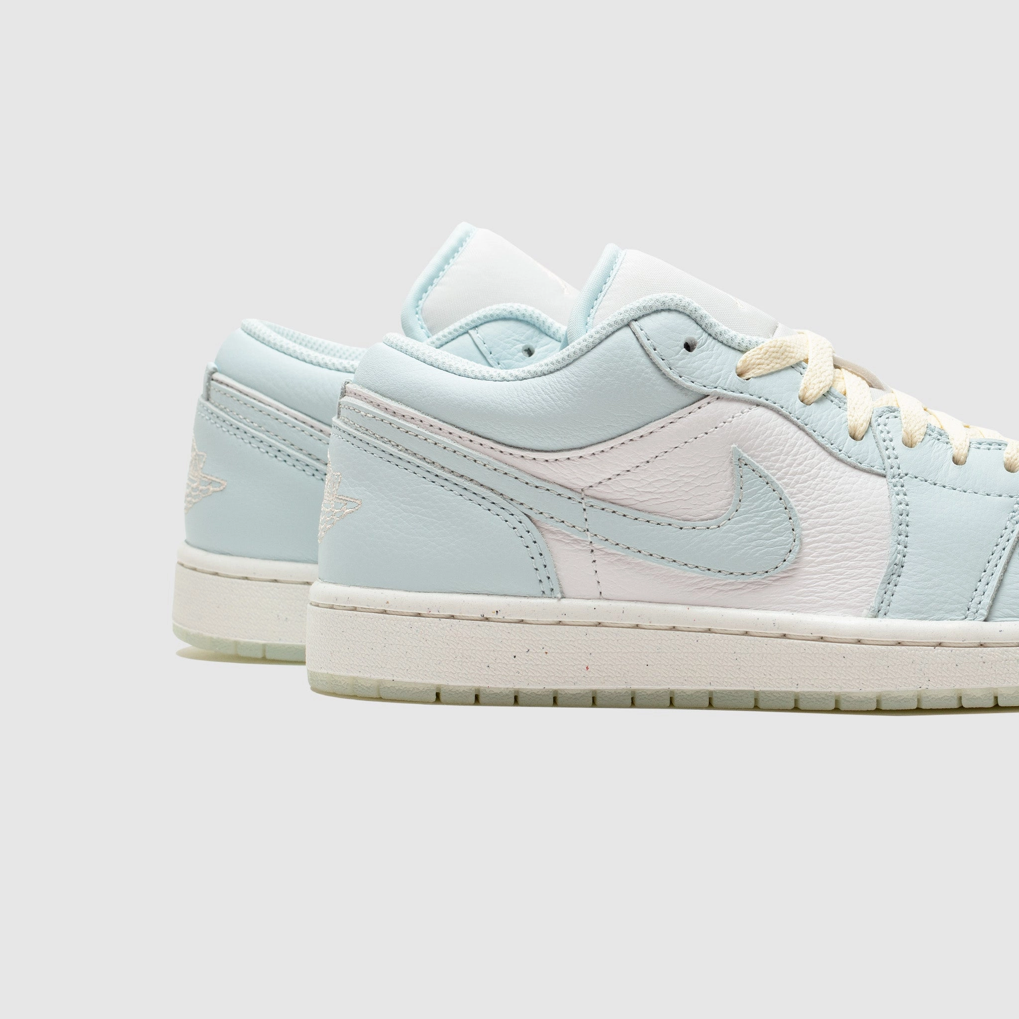 AIR JORDAN 1 LOW SE "GLACIER BLUE"