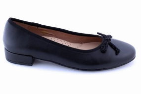 Allora Curtsy