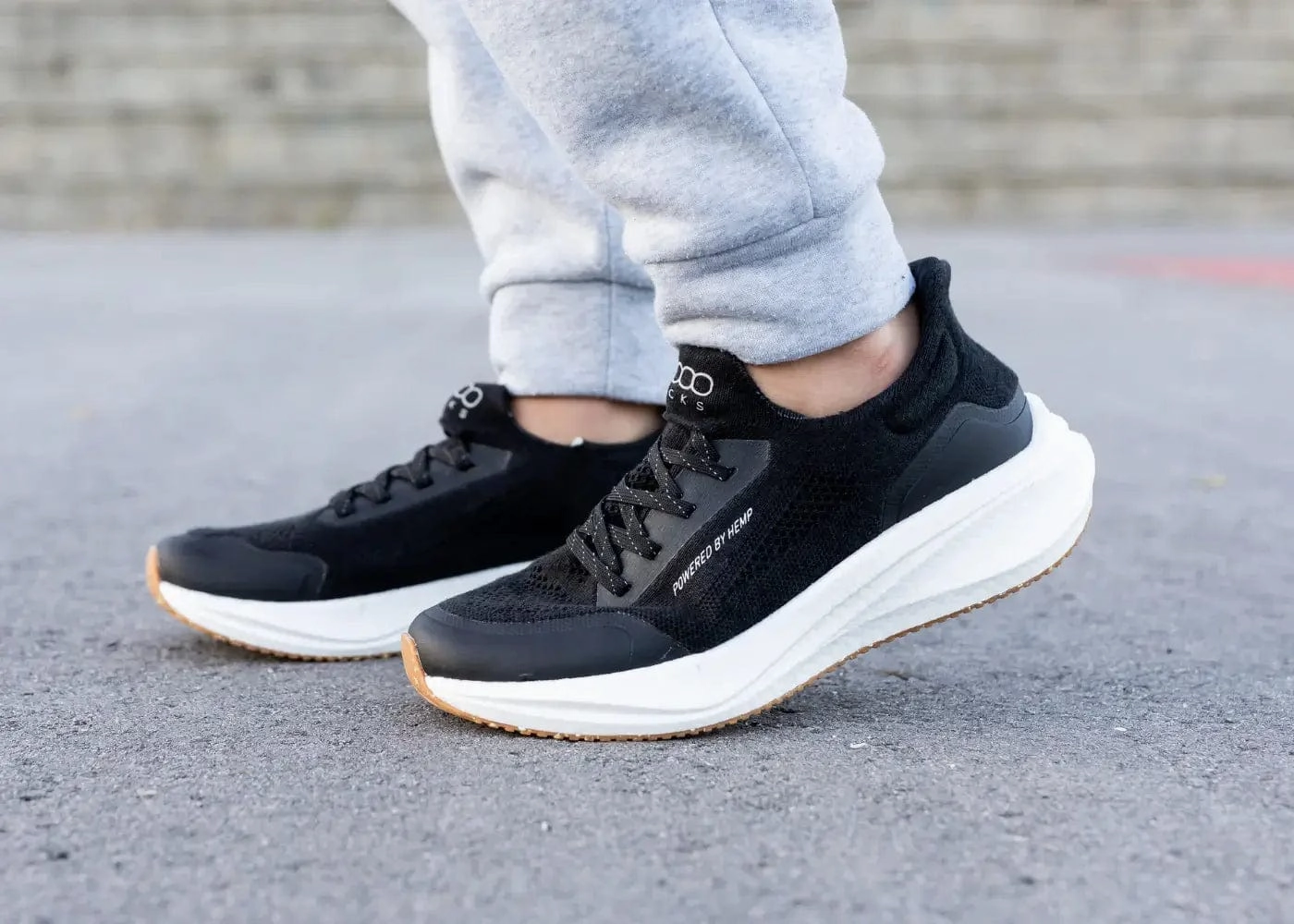 Runners Women's Hemp Leather Trainers | Black & White