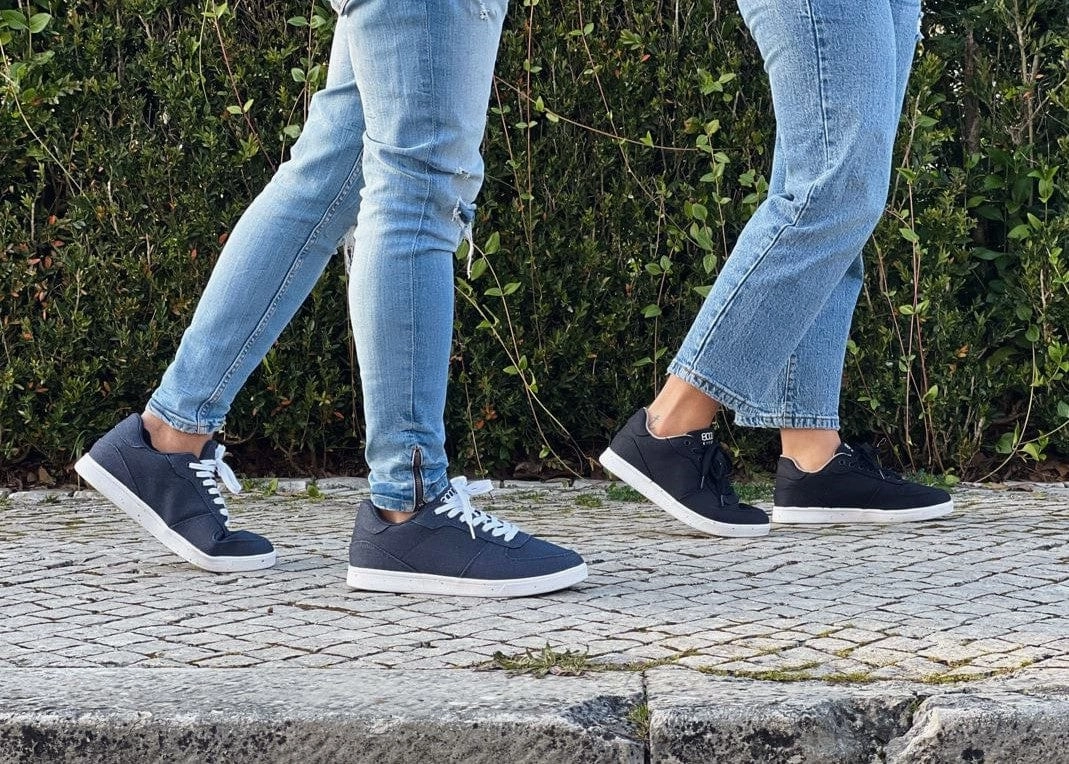 Seeker Women's Vegan Hemp Sneakers | Black & White
