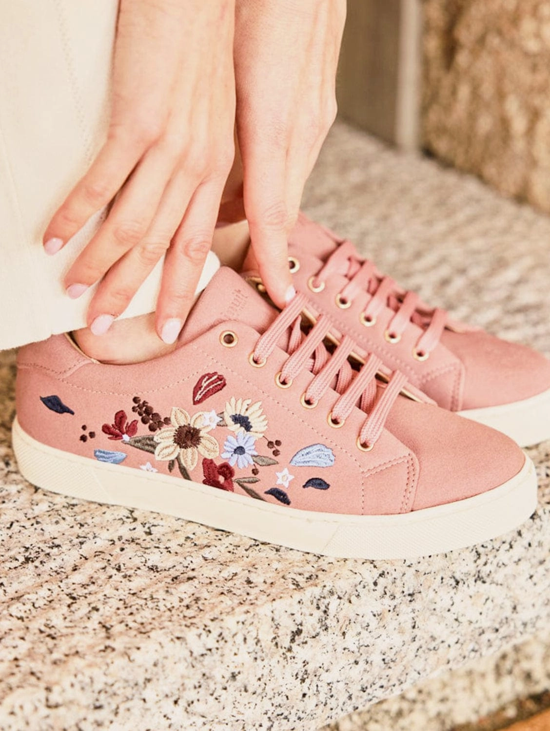 Virevolte Recycled Grain Leather Vegan Sneakers | Blush Flowers