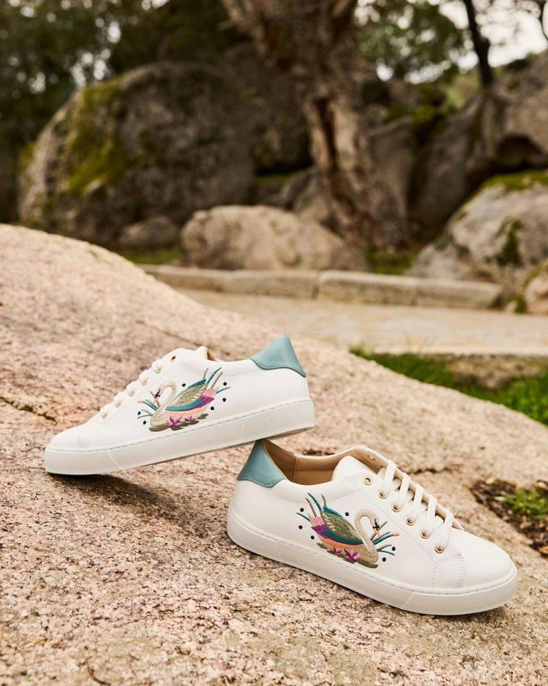 Virevolte Recycled Grain Leather Vegan Sneakers | Swan