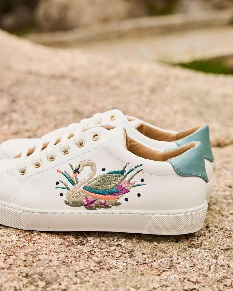 Virevolte Recycled Grain Leather Vegan Sneakers | Swan