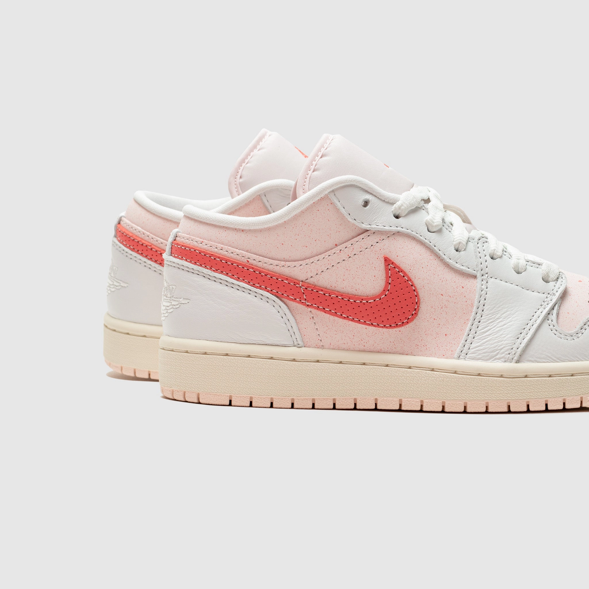 WMNS AIR JORDAN 1 LOW SE "MAGIC EMBER"