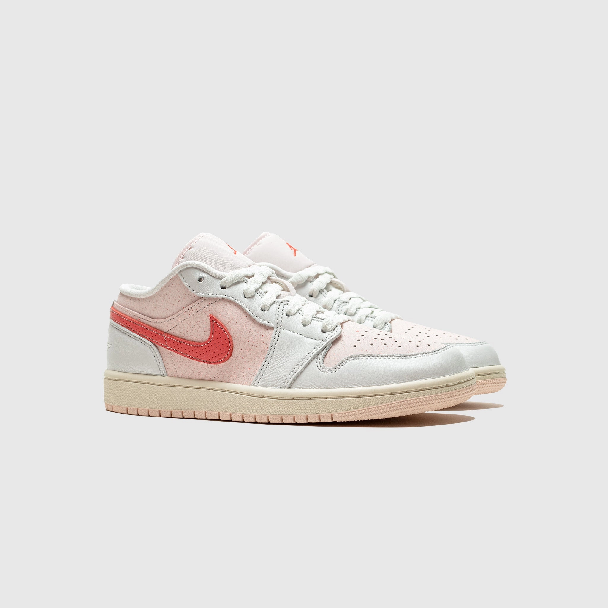 WMNS AIR JORDAN 1 LOW SE "MAGIC EMBER"