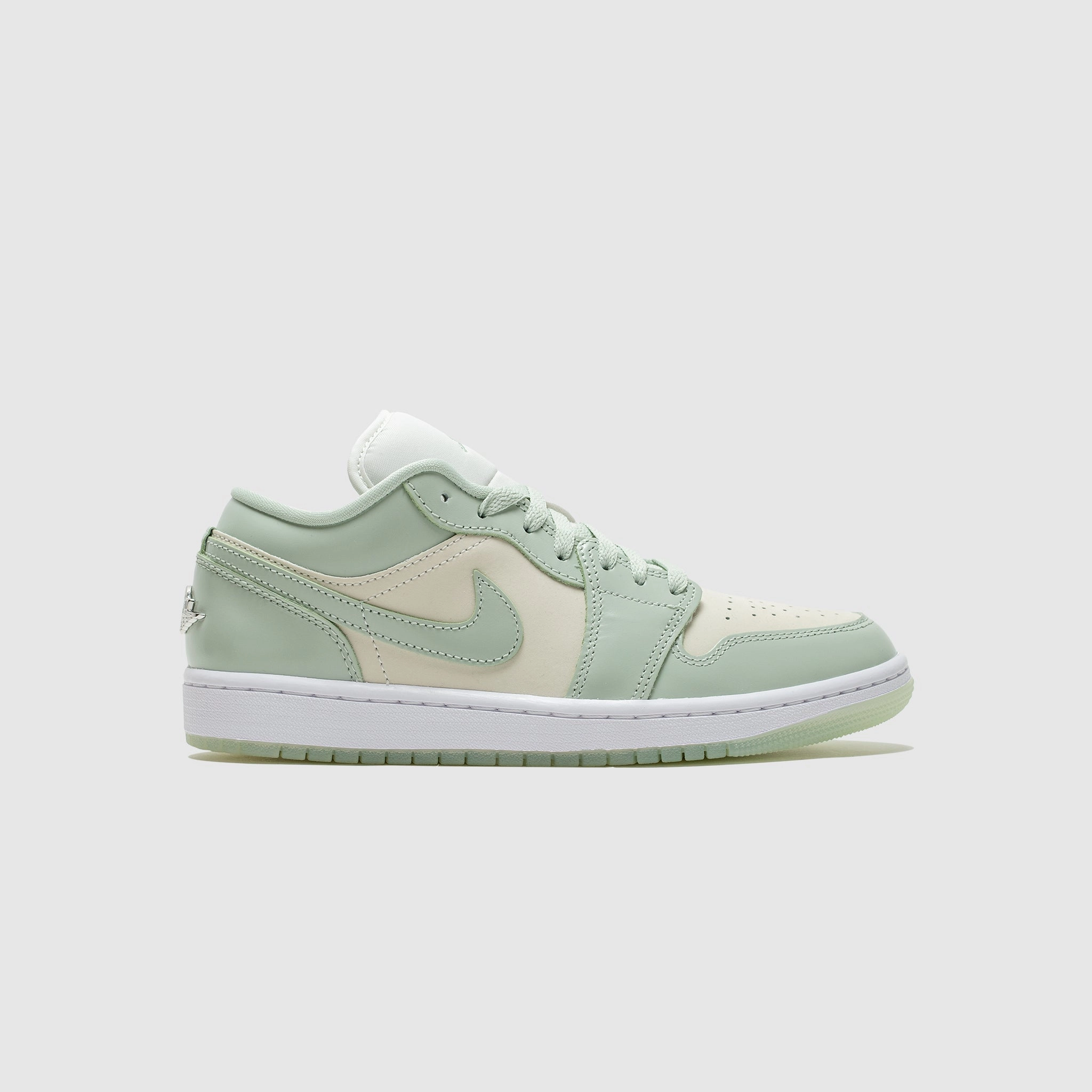 WMNS AIR JORDAN 1 LOW SE "SEAFOAM"