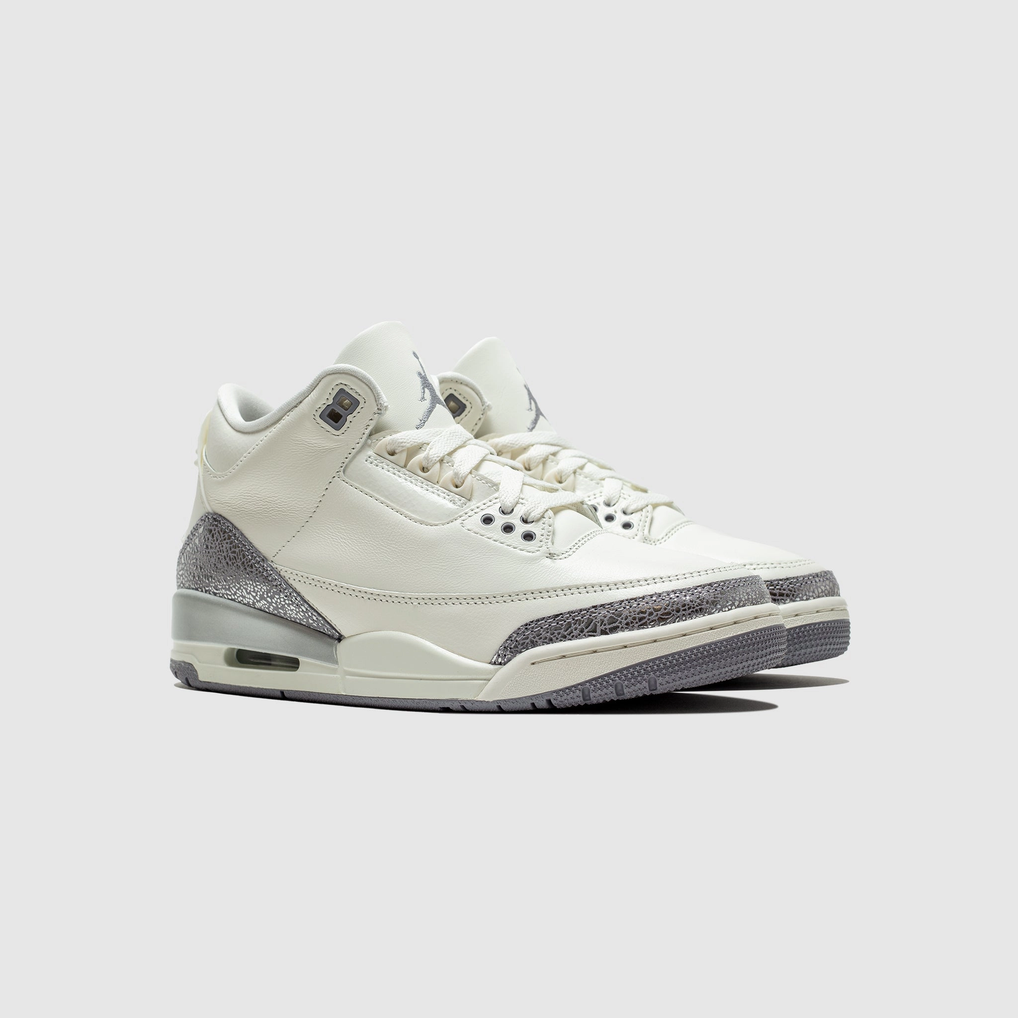 WMNS AIR JORDAN 3 RETRO "CEMENT GREY & SILVER"
