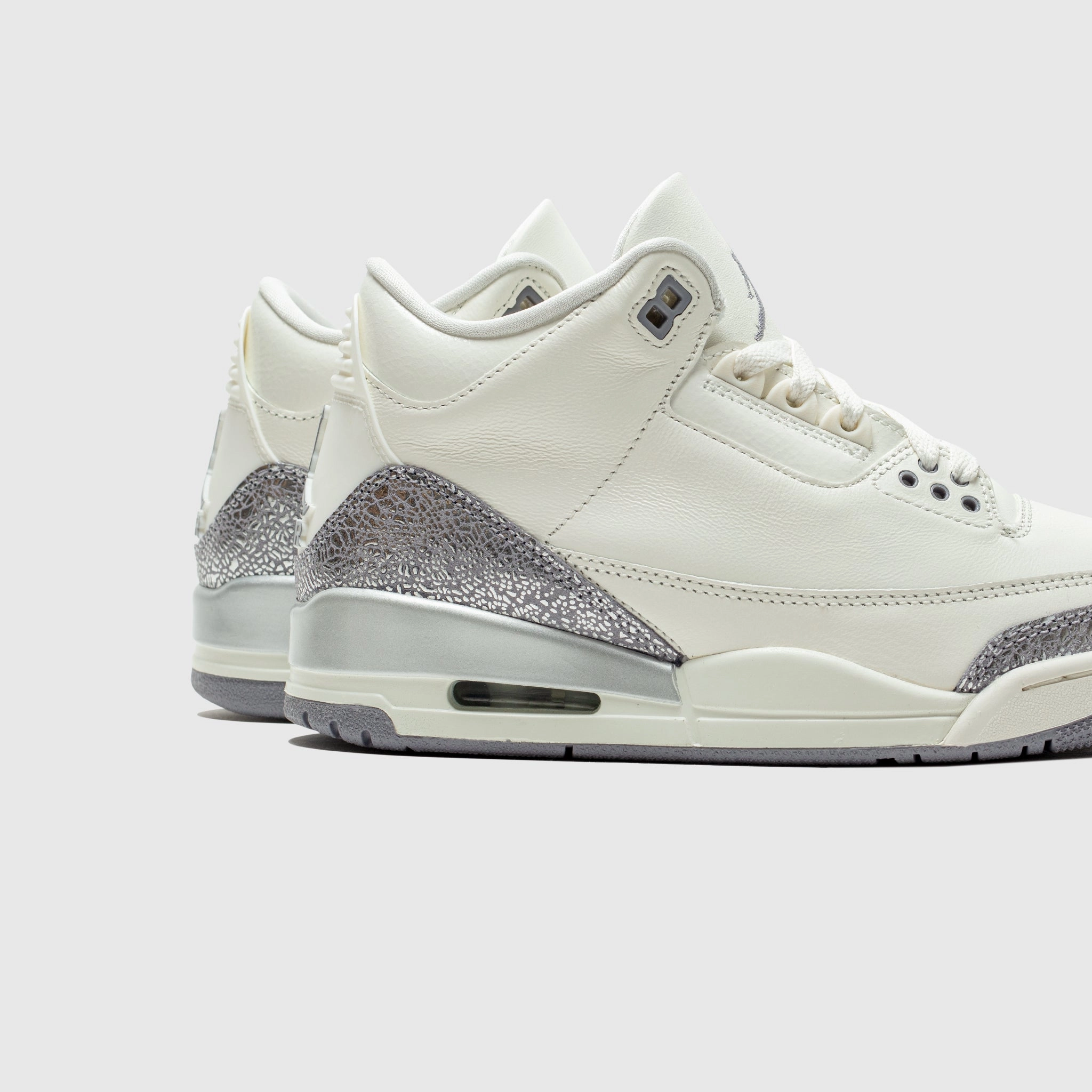 WMNS AIR JORDAN 3 RETRO "CEMENT GREY & SILVER"