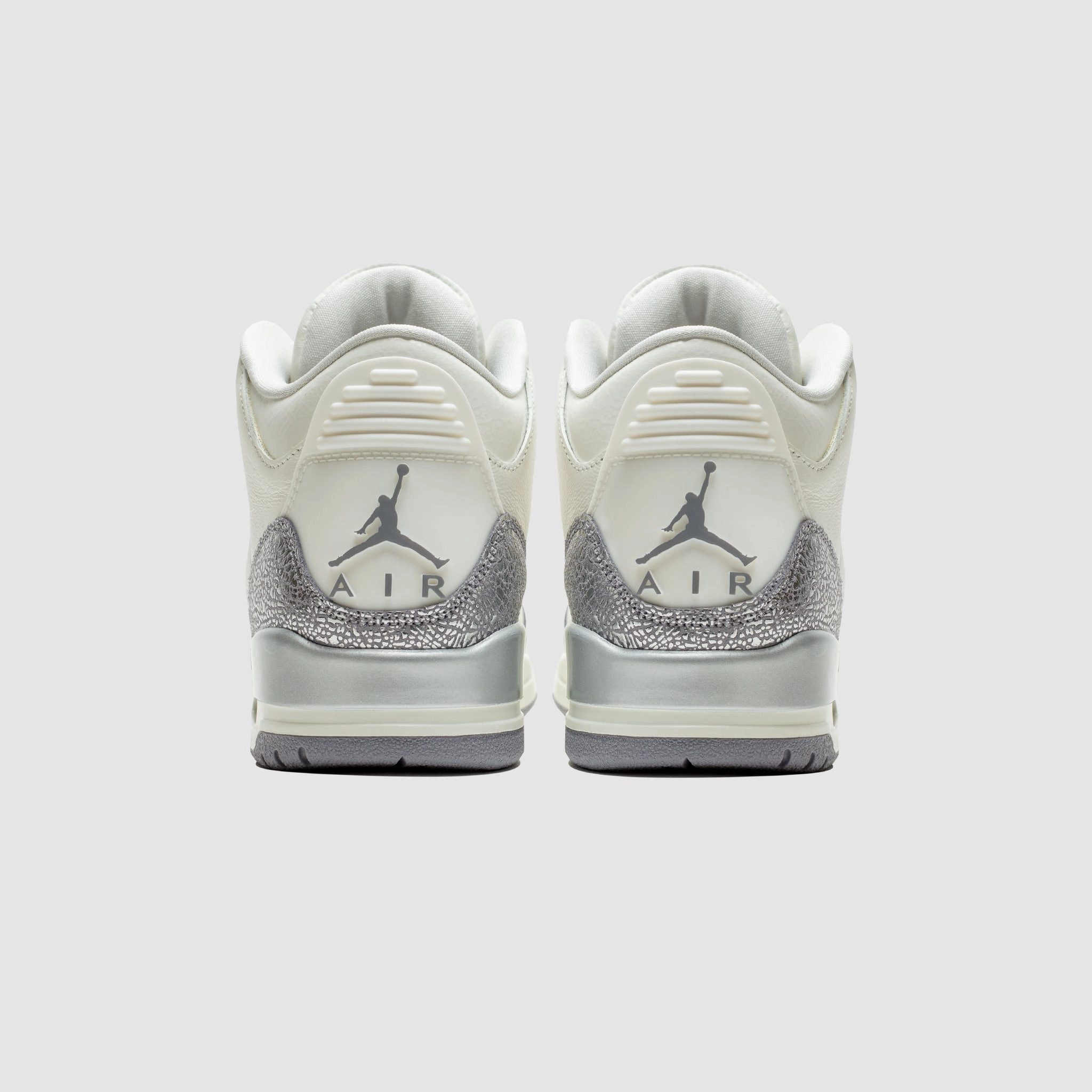 WMNS AIR JORDAN 3 RETRO "CEMENT GREY & SILVER"