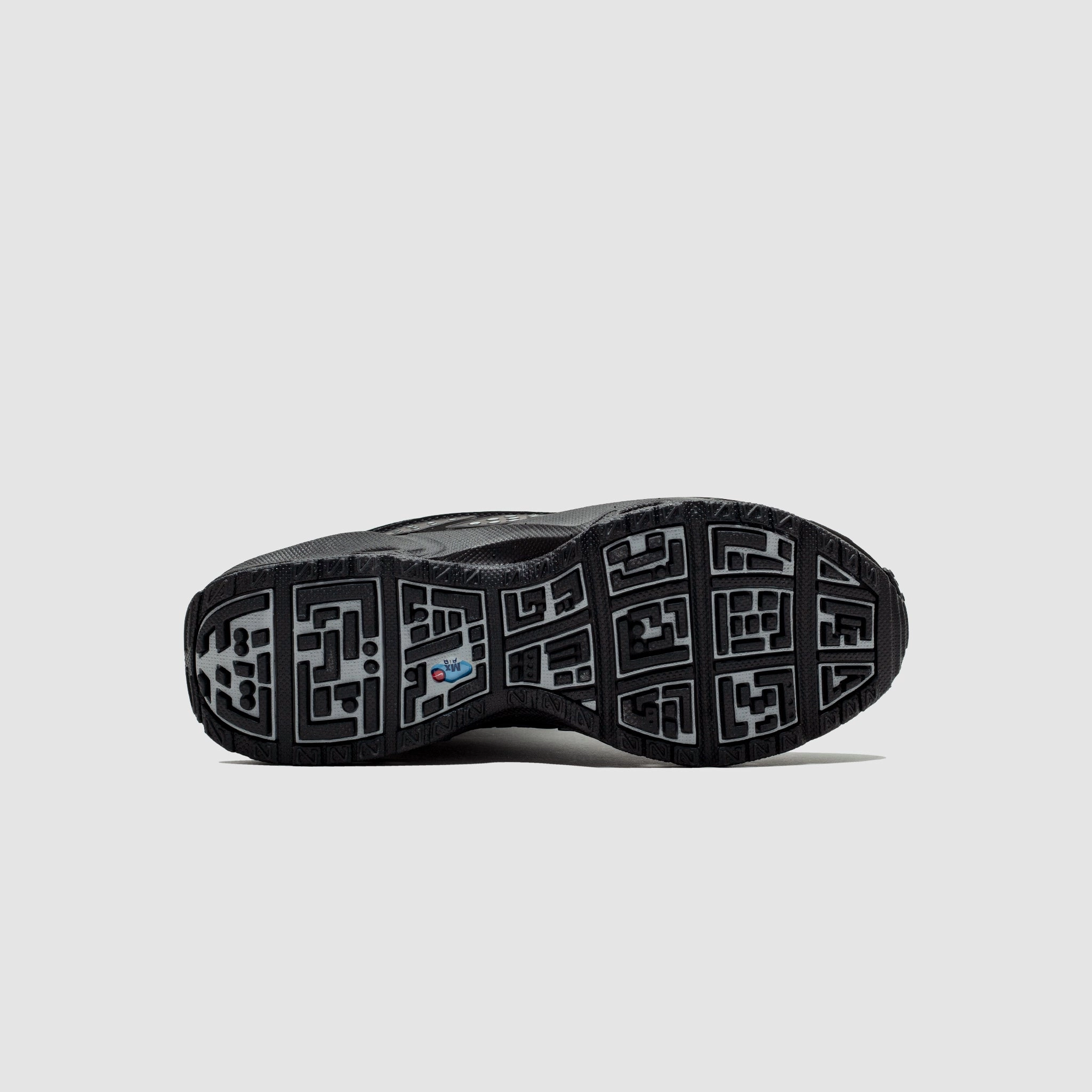 WMNS AIR MAX SUNDER "BLACK & SILVER"