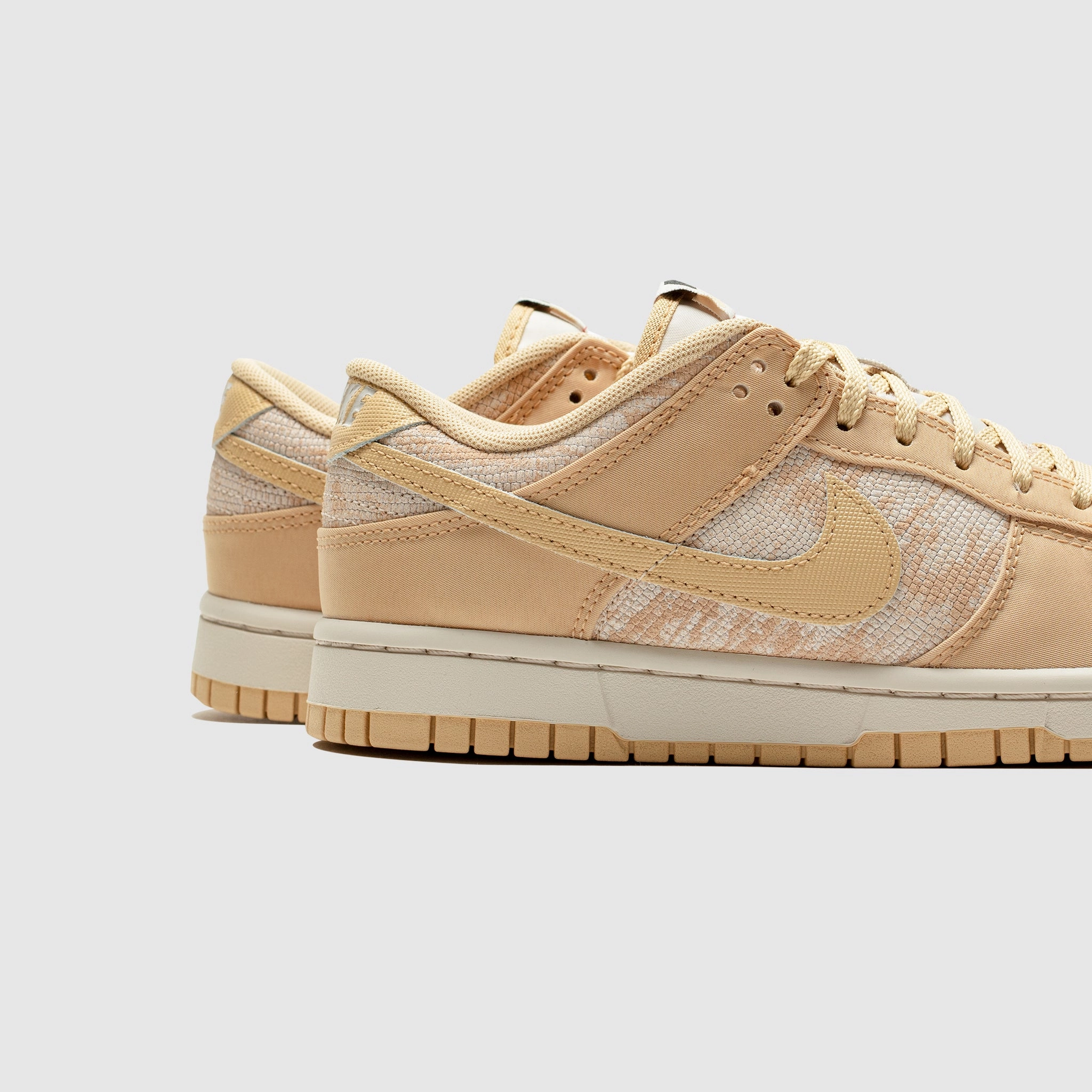 WMNS DUNK LOW "SESAME"