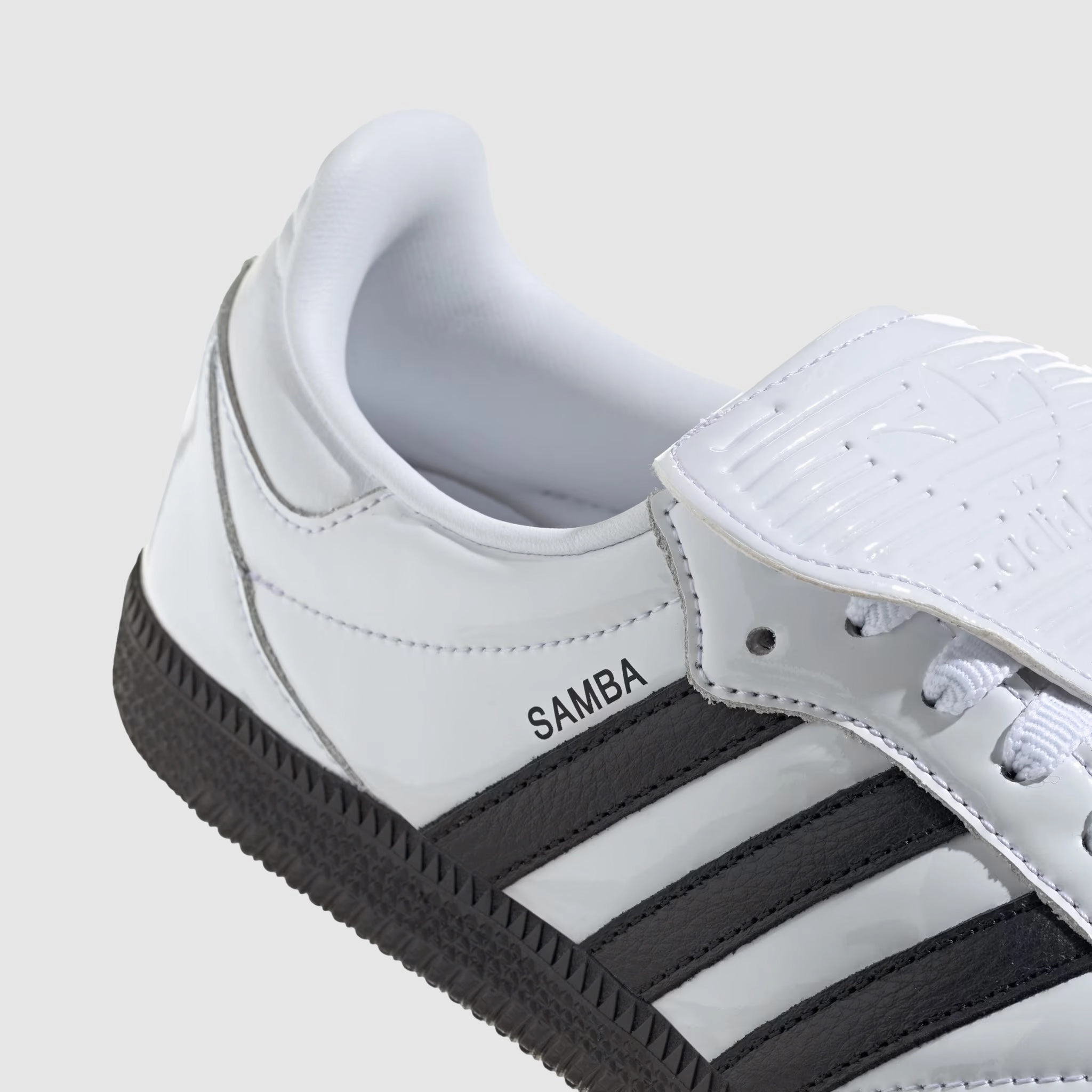 WMNS SAMBA LT PATENT