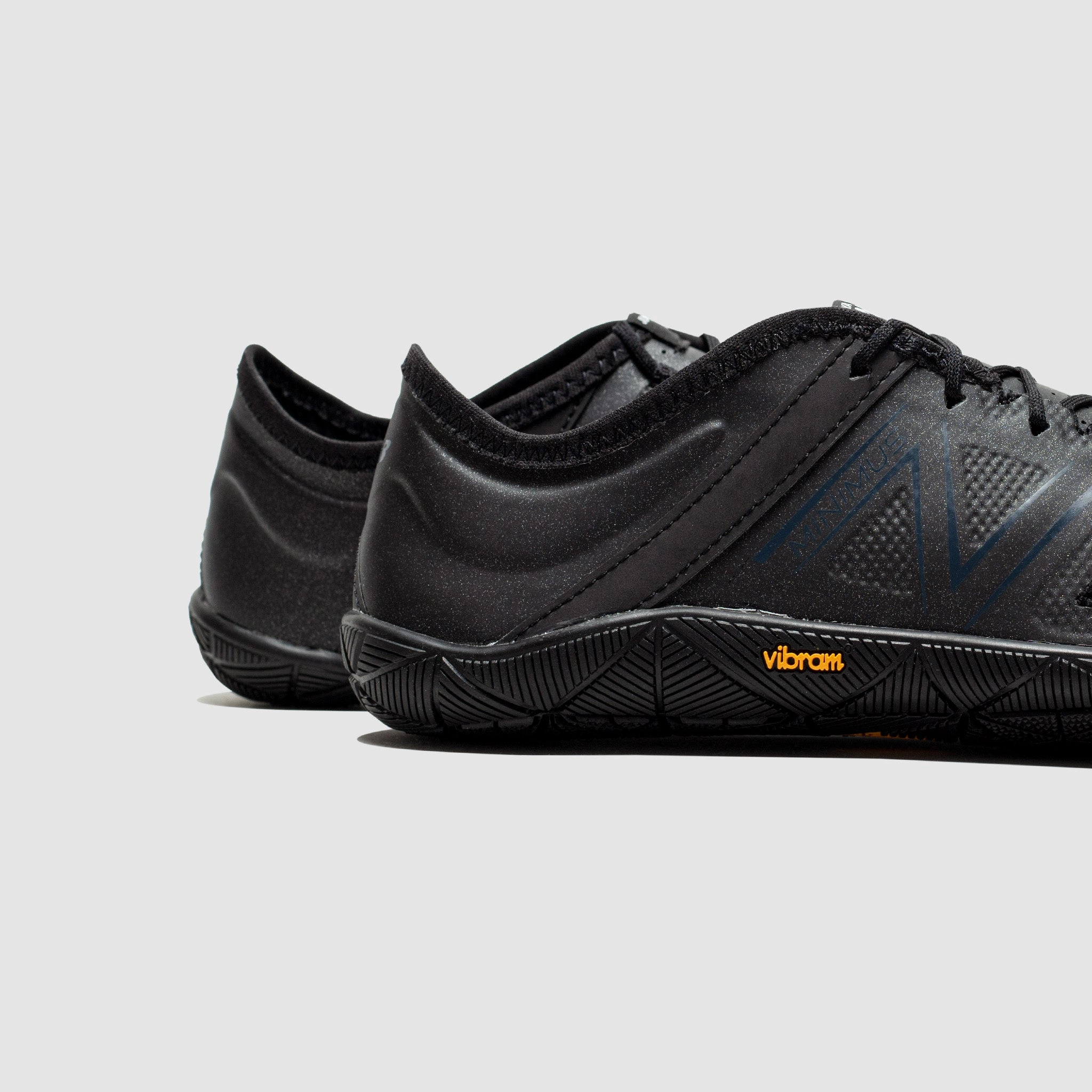 X NEW BALANCE UX200L "BLACK"