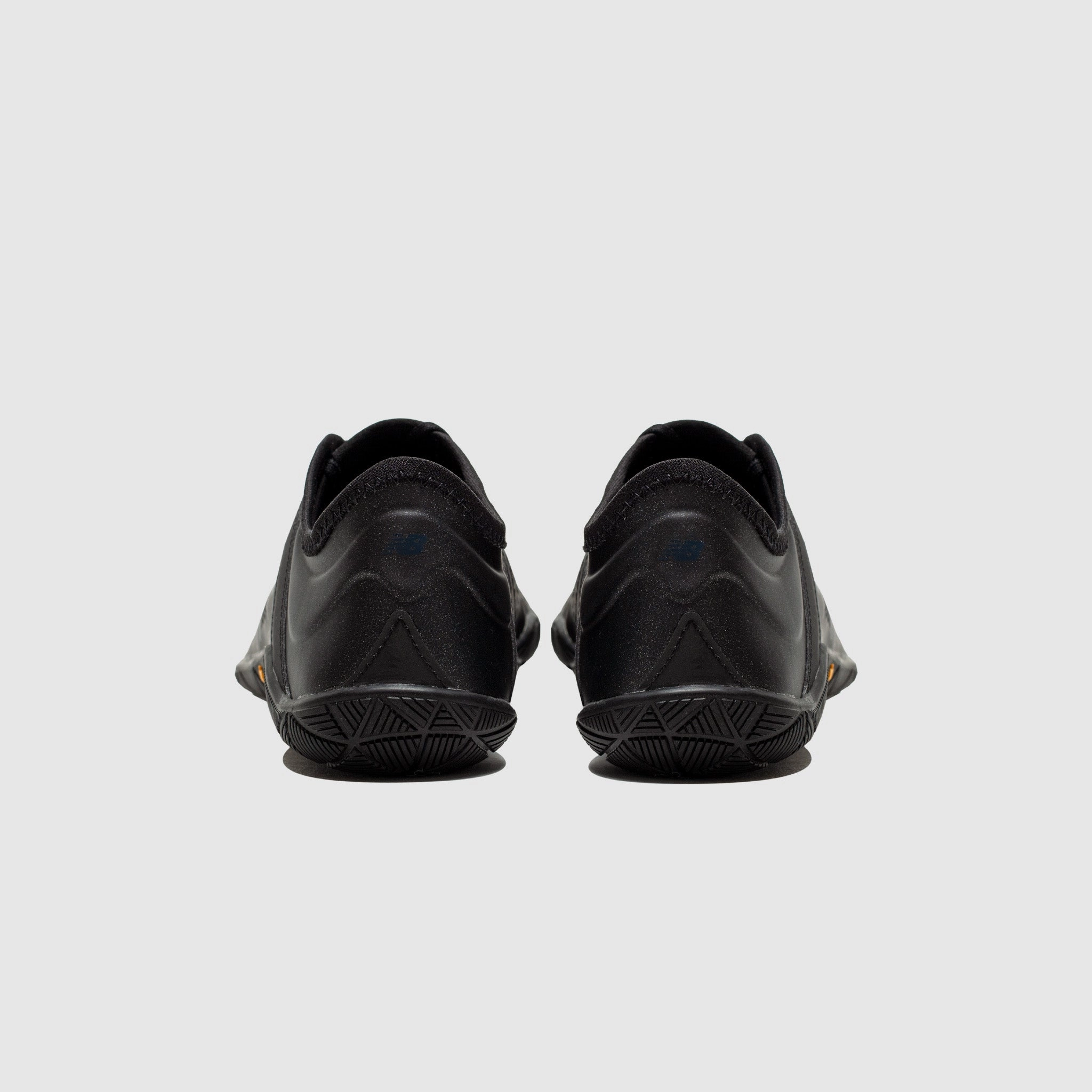 X NEW BALANCE UX200L "BLACK"