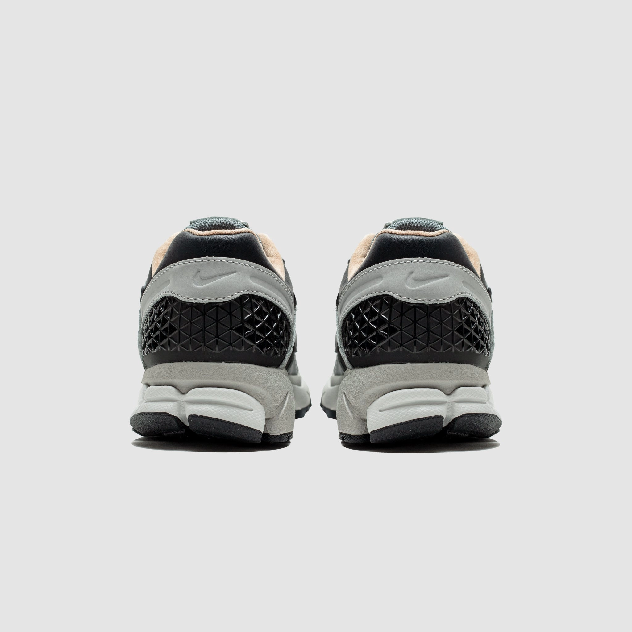 ZOOM VOMERO 5 "DARK SMOKE GREY"