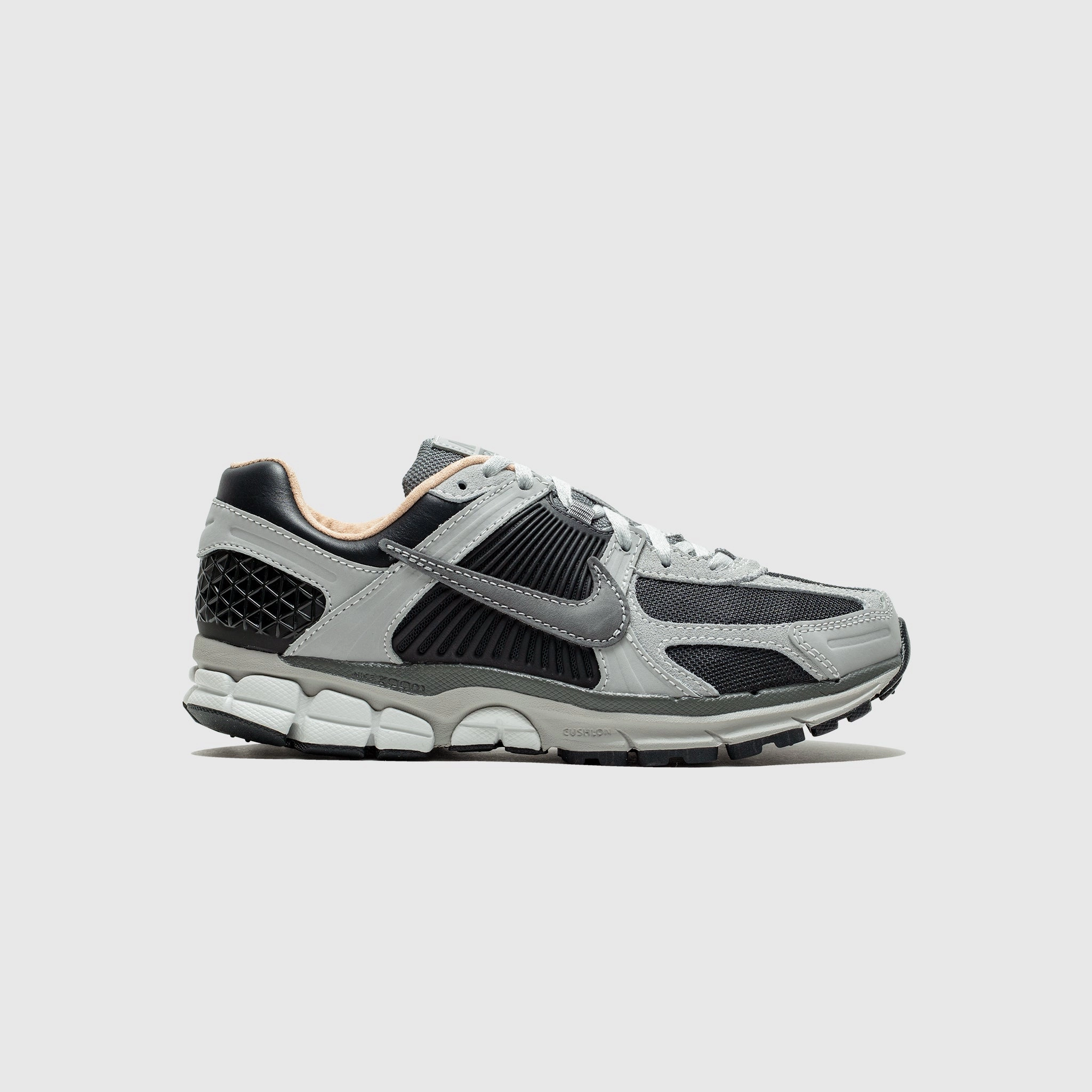 ZOOM VOMERO 5 "DARK SMOKE GREY"