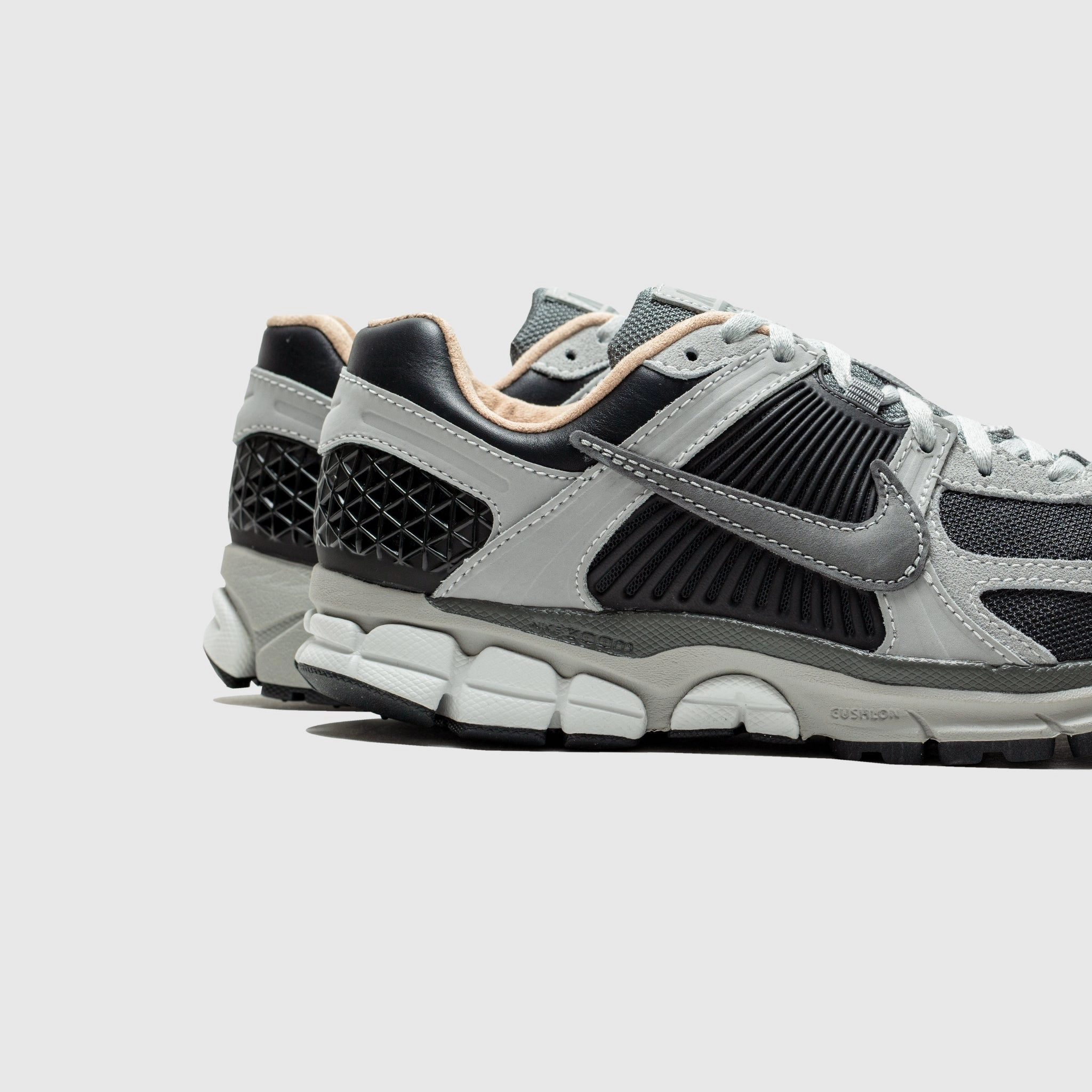 ZOOM VOMERO 5 "DARK SMOKE GREY"